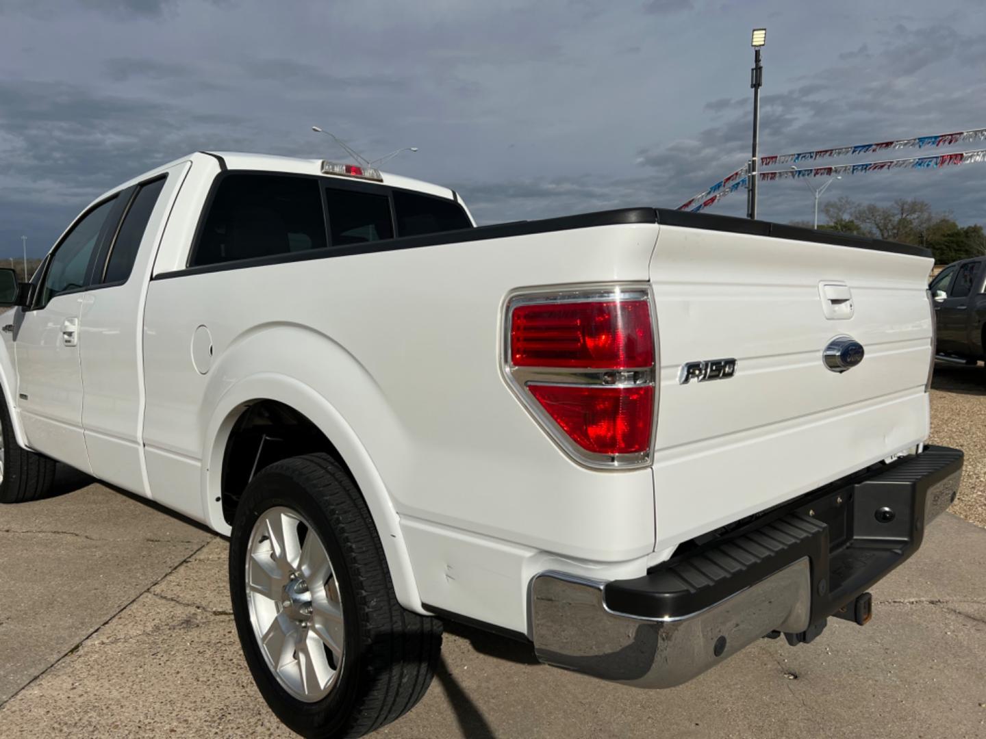 2013 White /Gray Ford F-150 Lariat (1FTFX1CT5DK) with an 3.5 V6 EcoBoost engine, Automatic transmission, located at 4520 Airline Hwy, Baton Rouge, LA, 70805, (225) 357-1497, 30.509325, -91.145432 - 2013 Ford SuperCab Lariat ***One Owner***No Accidents*** 3.5 V6 EcoBoost Gas, All Star Ford Just Replaced Transmission, 154K Miles, Heated & Cooled Leather Seats, All Power, Sunroof, Backup Camera, Bed Cover, Tow Pkg. NO IN HOUSE FINANCING. FOR INFO PLEASE CONTACT JEFF AT 225 357-1497 CHECK OUT OUR - Photo#7